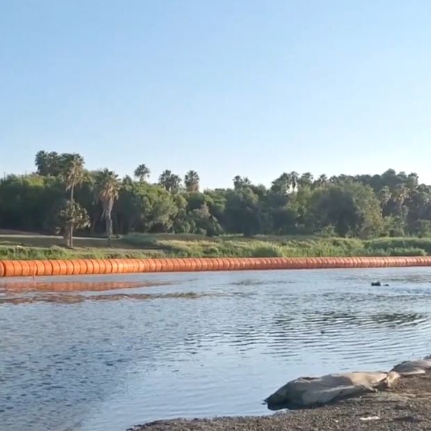 Colocan Boyas Fronterizas en el Río Bravo Cerca de los Puentes Internacionales